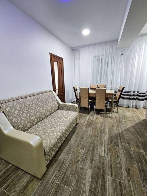 צ'יסינאו 2 Bedroom Central Apartment מראה חיצוני תמונה